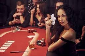 Contoh putaran Lightning Baccarat dengan kartu Lightning dan bonus multiplier aktif